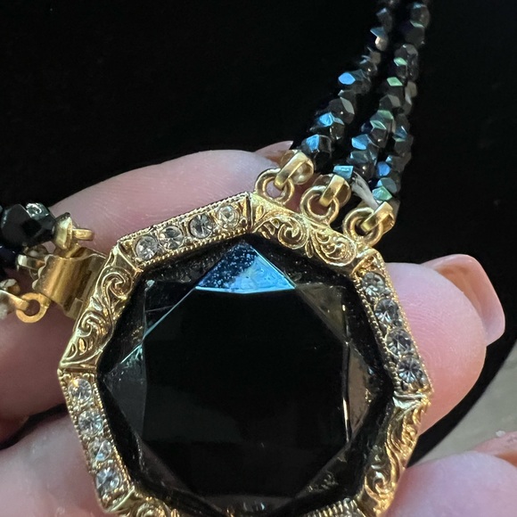 Luxurious Black and Gold Octagonal Clasp Pendant Necklace - Picture 8 of 8